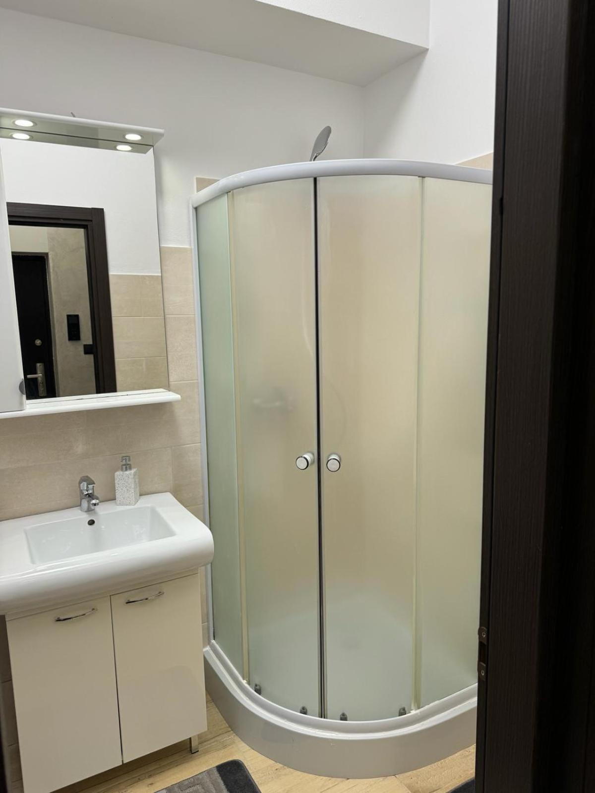 יאשי Luxury Young Residence מראה חיצוני תמונה