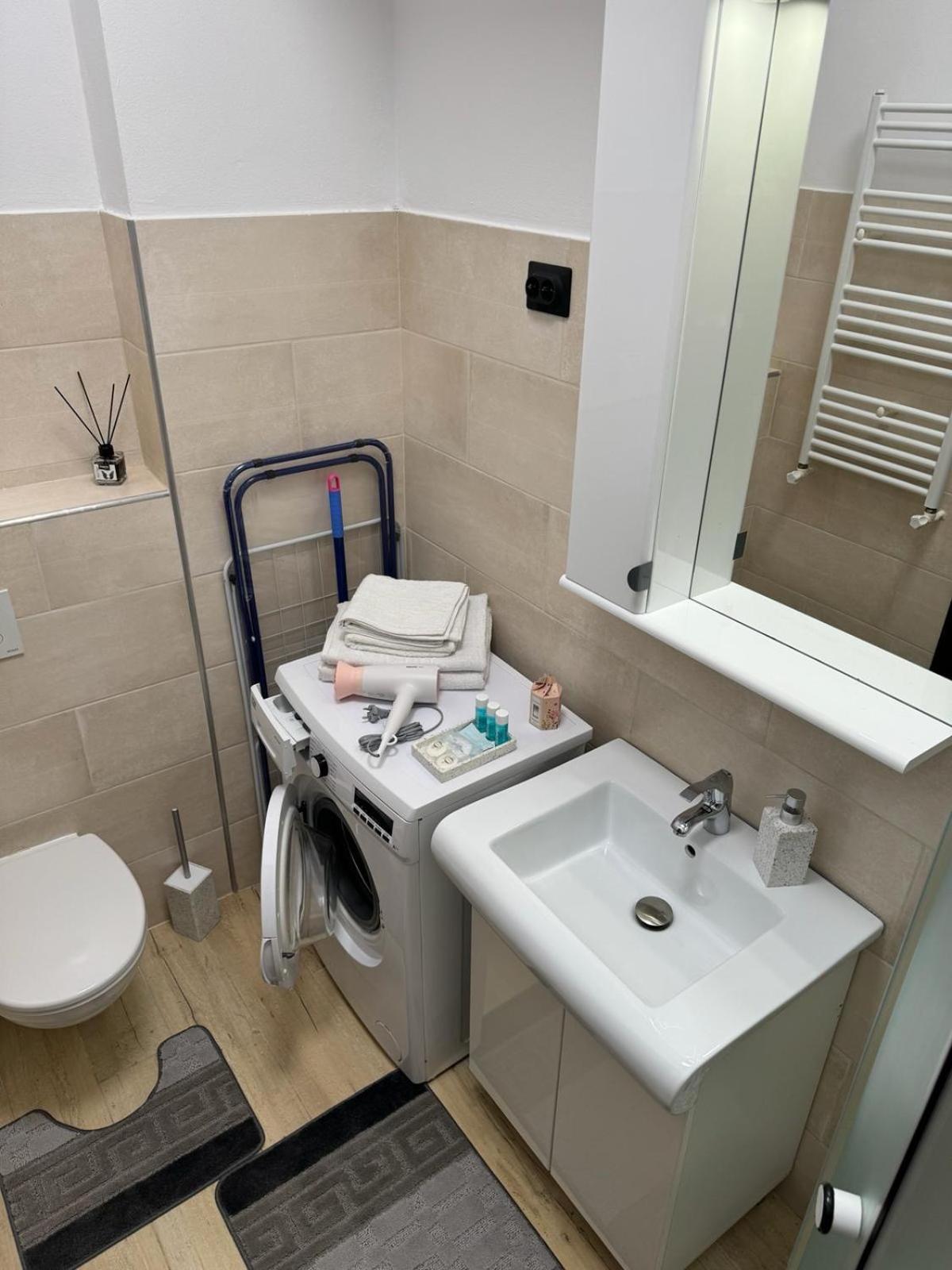יאשי Luxury Young Residence מראה חיצוני תמונה
