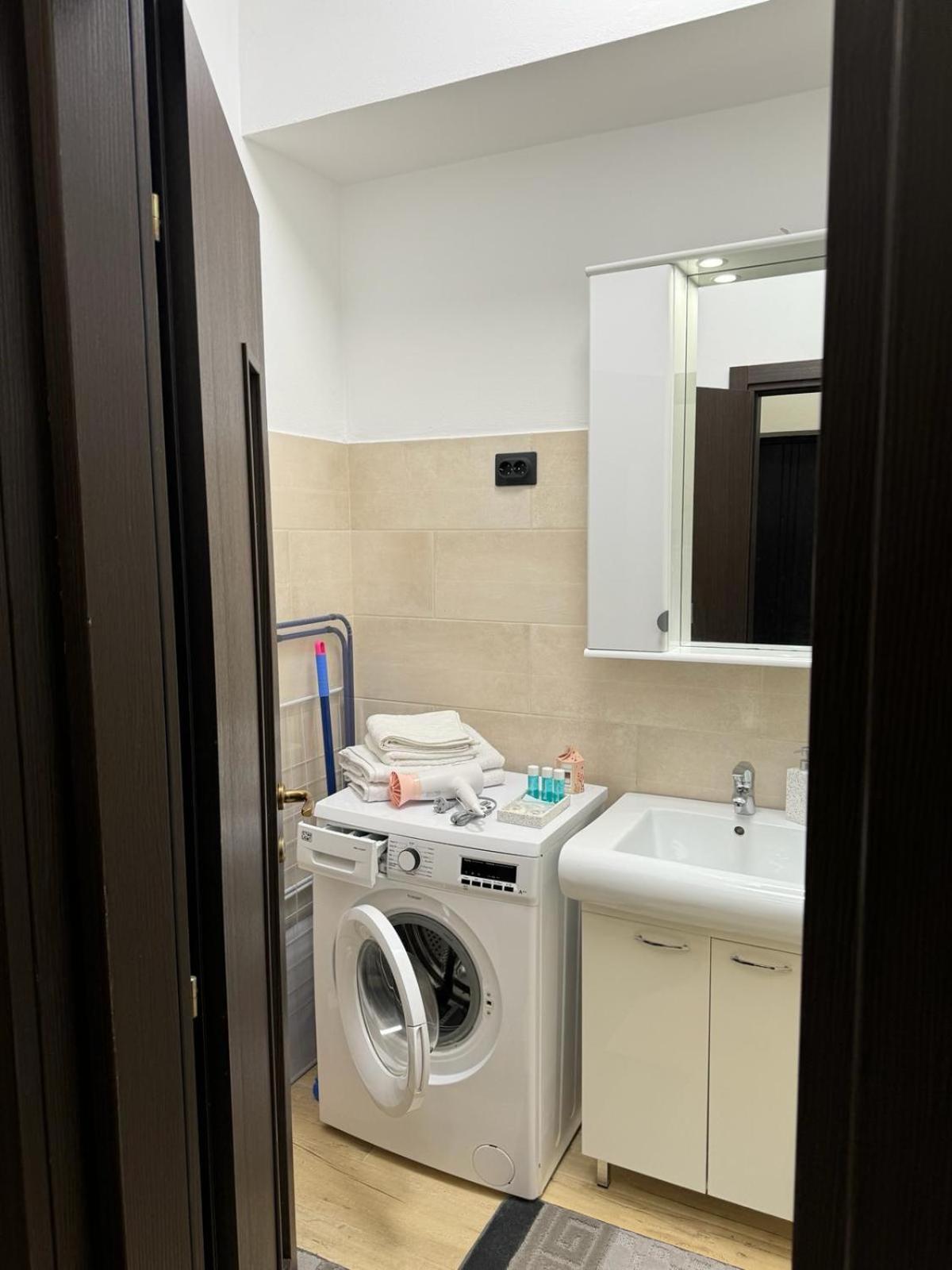 יאשי Luxury Young Residence מראה חיצוני תמונה